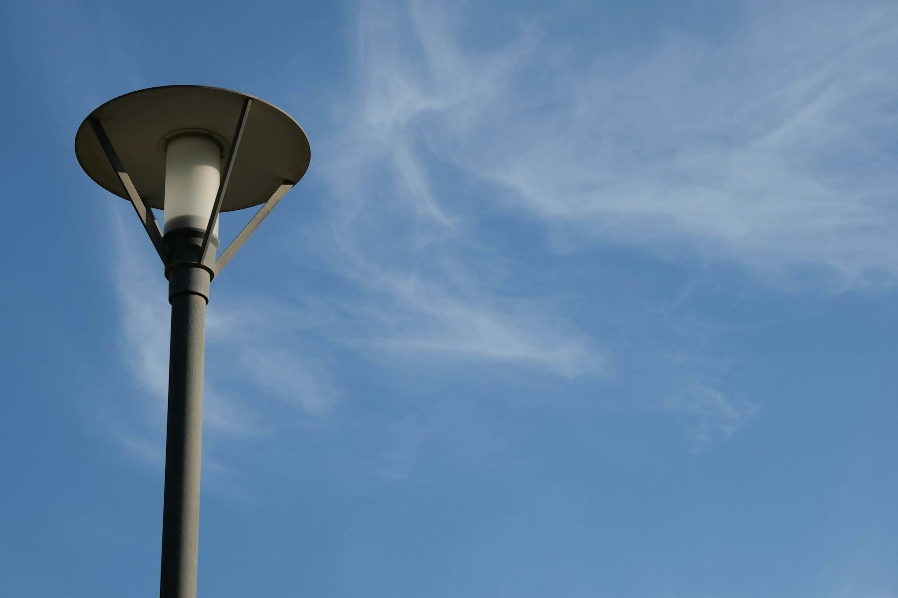 How to Charge Solar Lights Without Sun: Effective Methods for Off-Grid Power